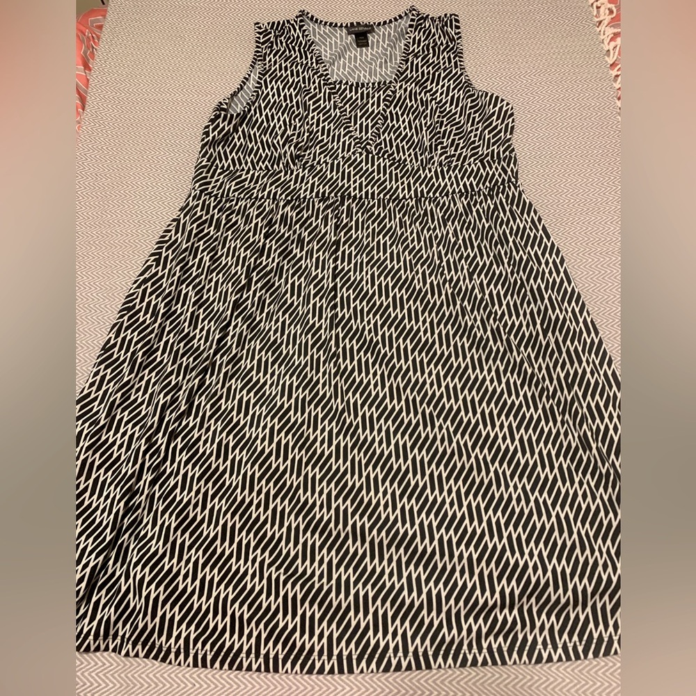 NWOT. Lane Bryant black & cream geometric print dress. Sleeveless. Size 18/20.